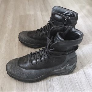 New Nike high top sneakers hiking boots